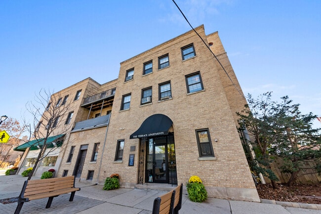 Building Photo - 447 Roger Williams Ave