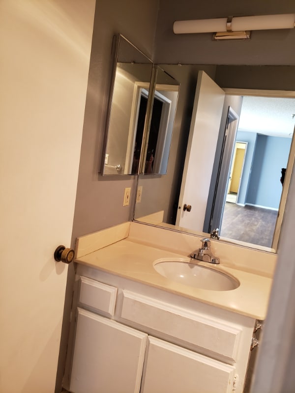 Building Photo - 4433 W 133rd St