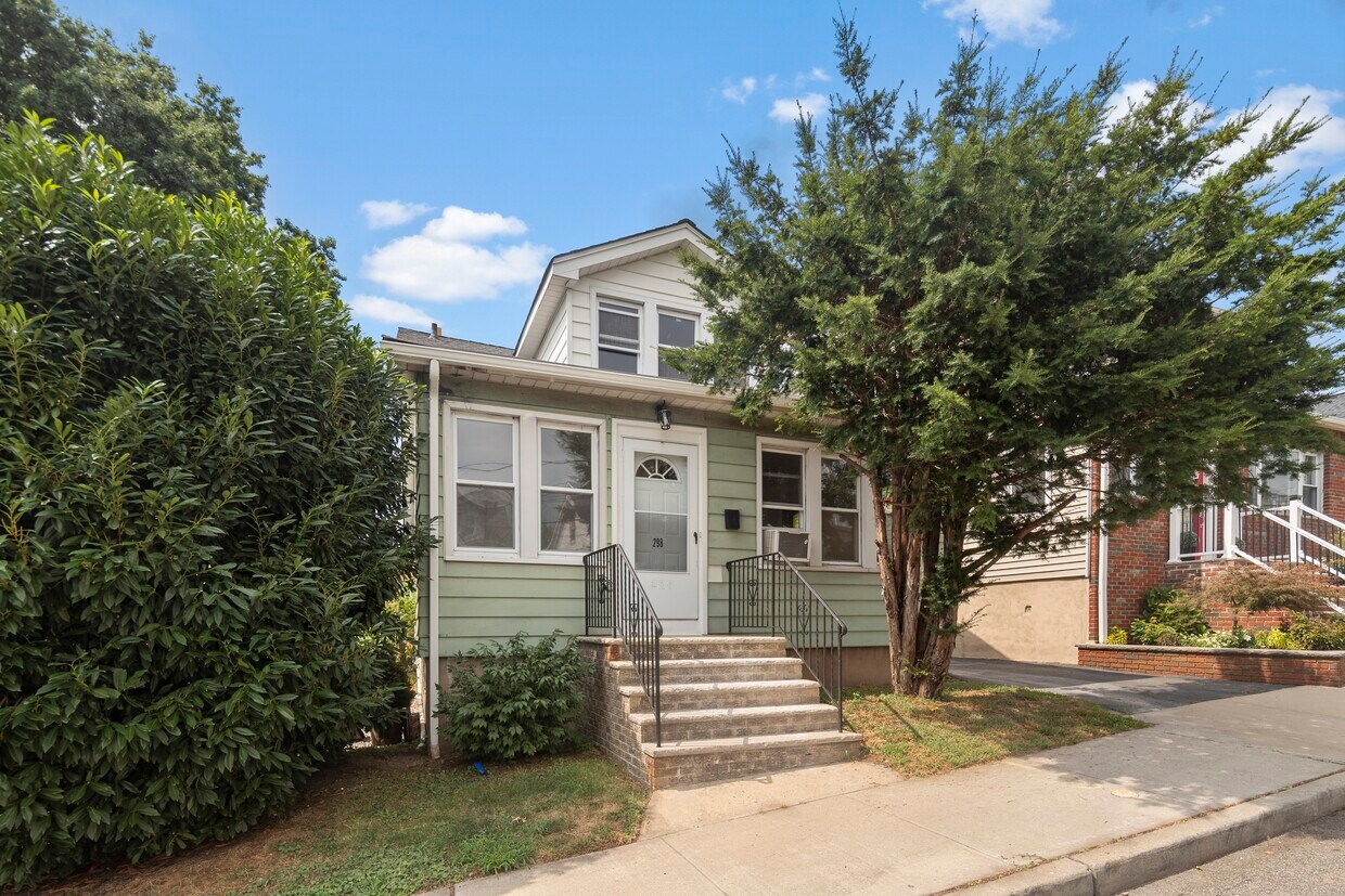 Primary Photo - 298 Lincoln Ave