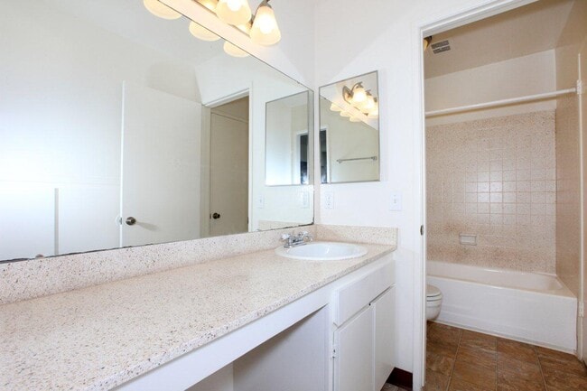 vanity / bathroom - Westwood