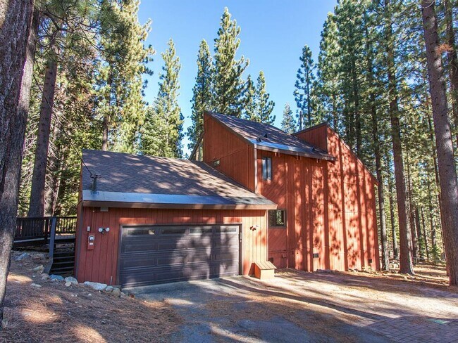 Building Photo - A Rare find in Tahoe! Spacious 4Bd house a...
