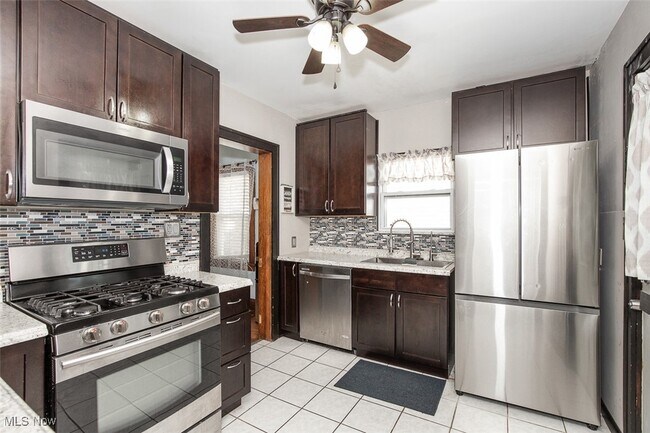 Foto del edificio - 2083 Chesterland Ave