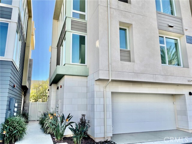 Building Photo - 2763 Doheny Way