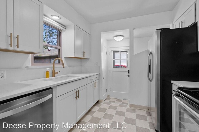 Building Photo - 2 br, 1 bath House - 2826 w Upton Ave