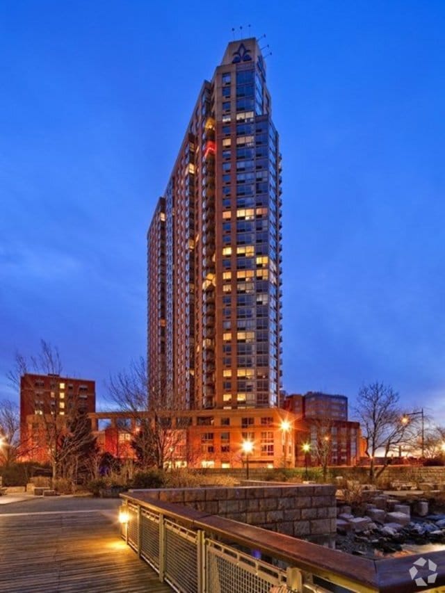 Building Photo - Avalon Riverview South Tower