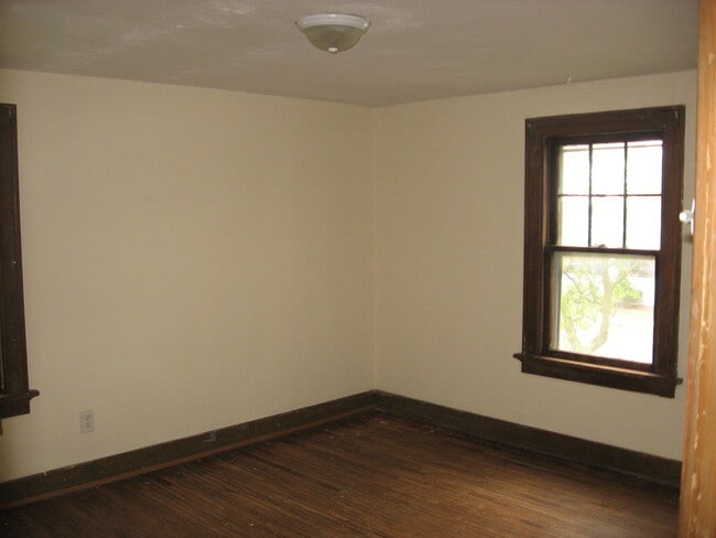 Foto del edificio - 419 E Pettit Ave