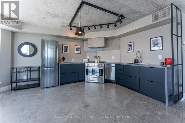 Photo du bâtiment - 340 Watson St W