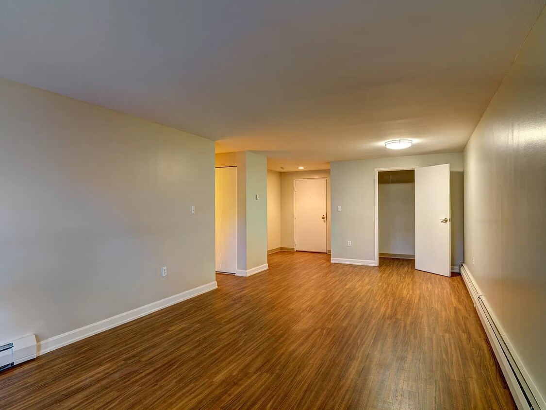 Primary Photo - 30 Rockingham Ave