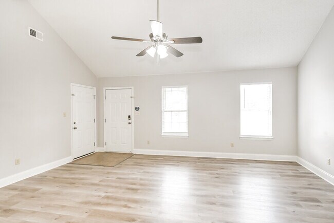 Foto del edificio - 3030 Caitlynn Cir S