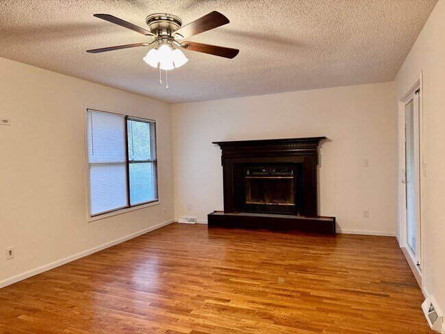 Building Photo - Newly Remodeled