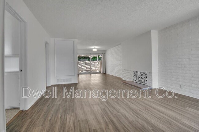 Foto del edificio - 9320 Earl St