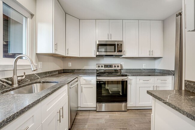 Foto del edificio - 2815 Lee Oaks Ct
