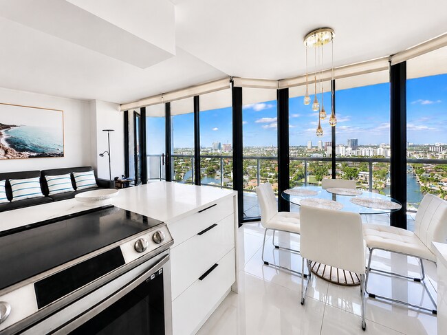 Foto del edificio - 3640 Yacht Club Dr