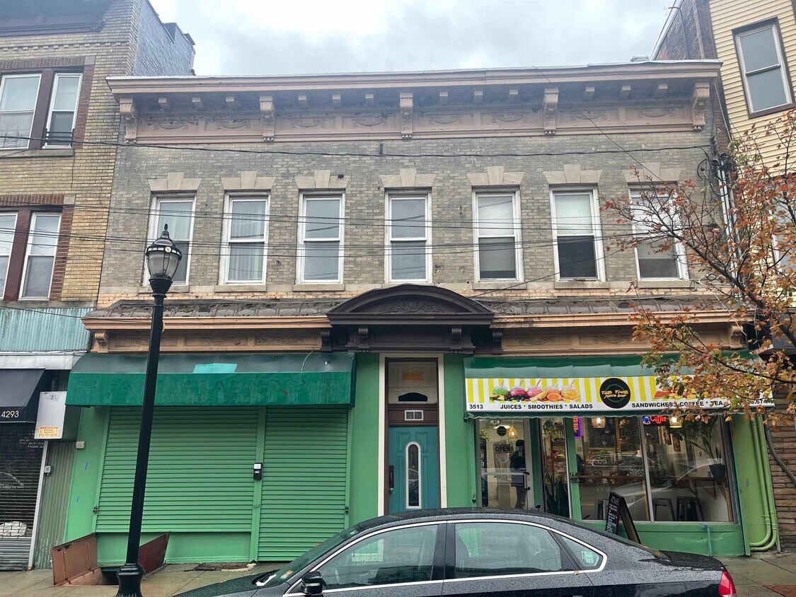 Primary Photo - 3511 Park Ave