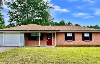 Building Photo - 130 Tapique Cir