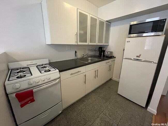 Building Photo - 45 Avenue B