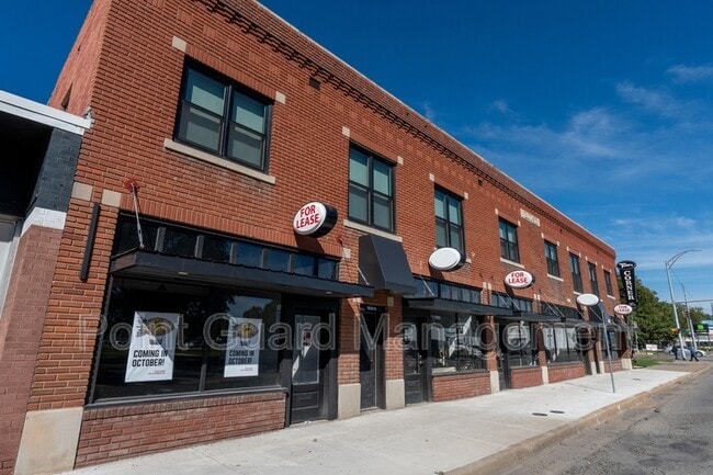 Foto del edificio - 2328 E Douglas Ave