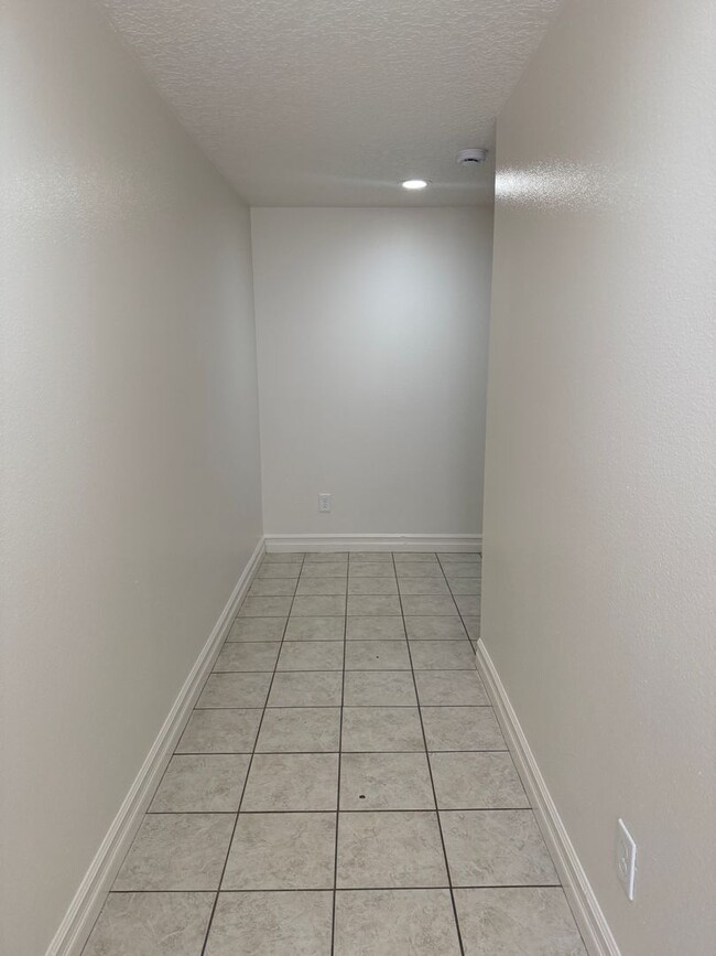 Building Photo - Beautifully Renovated Triplex Home on SE D...
