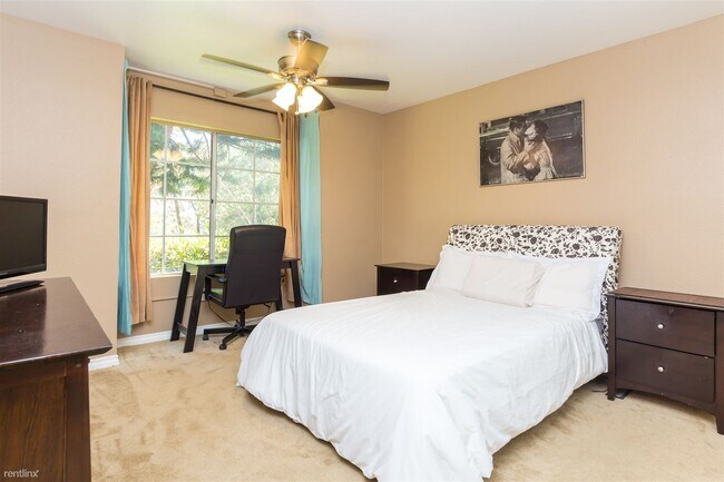 Building Photo - 2 br, 2 bath Condo - 4850 Bella Pacific Row