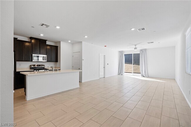 Foto del edificio - 9685 Redwood Cascade St