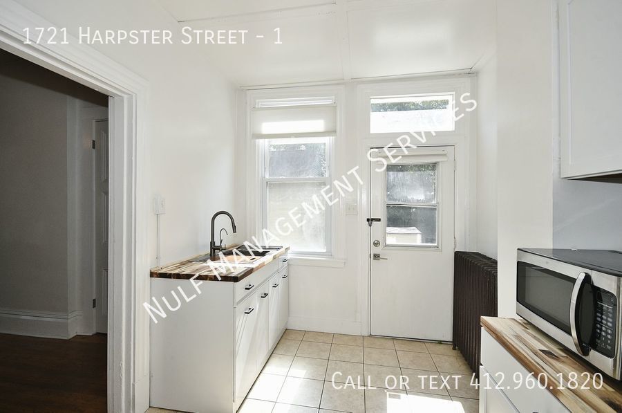 Primary Photo - 1 Bed, 1 Bath in Troy Hill