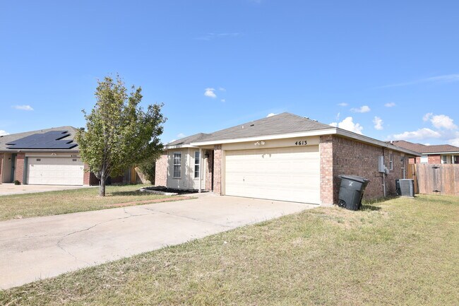 Foto del edificio - 4613 Hank Dr