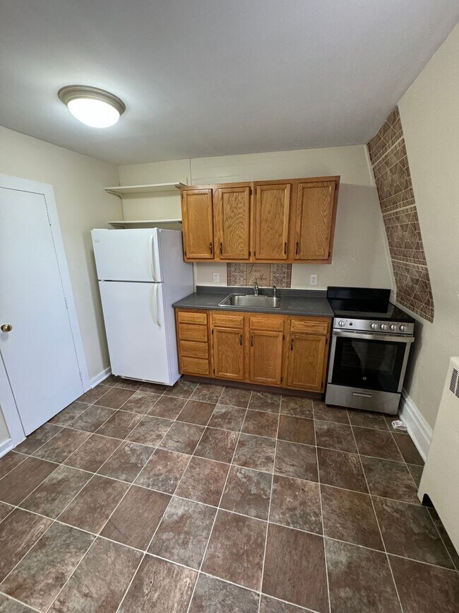 Building Photo - 116 N 11th Street