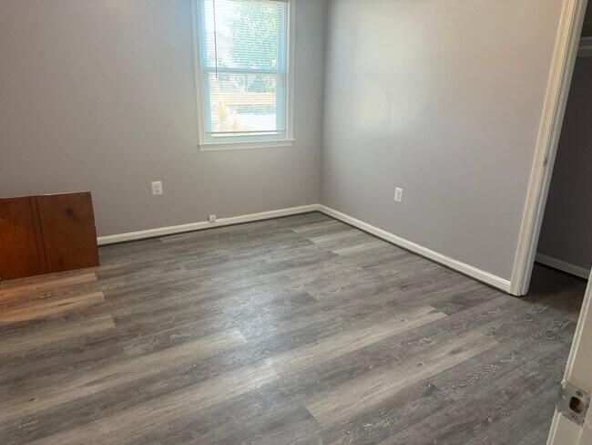 Foto del edificio - 5017 Rodgers Dr