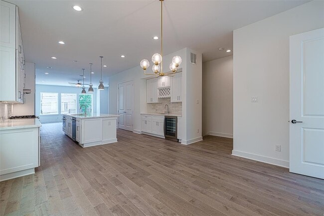 Building Photo - 5210 Schuler St