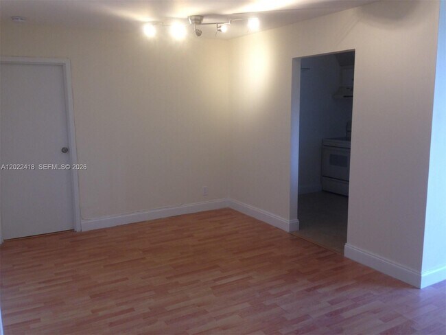 Foto del edificio - 16909 N Bay Rd