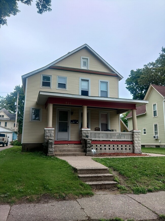 Building Photo - 821 22nd St