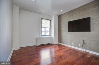 Building Photo - 219 S 18th St