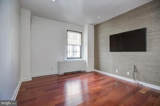 Building Photo - 219 S 18th St