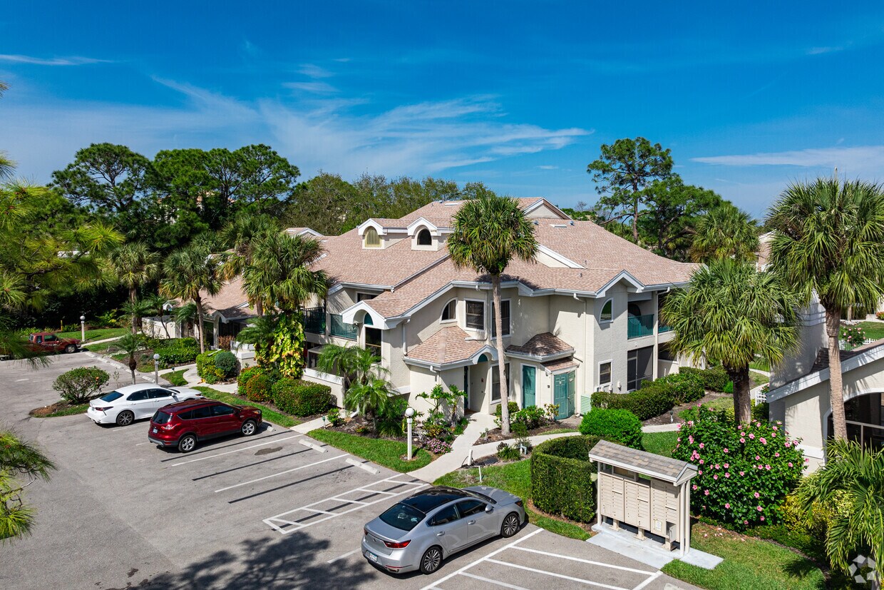 Emerald Woods Apartments in Naples, FL