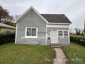 Building Photo - 2423 Center St