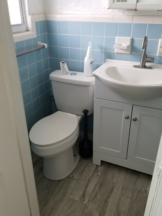 Building Photo - 407 S Jupiter Ave