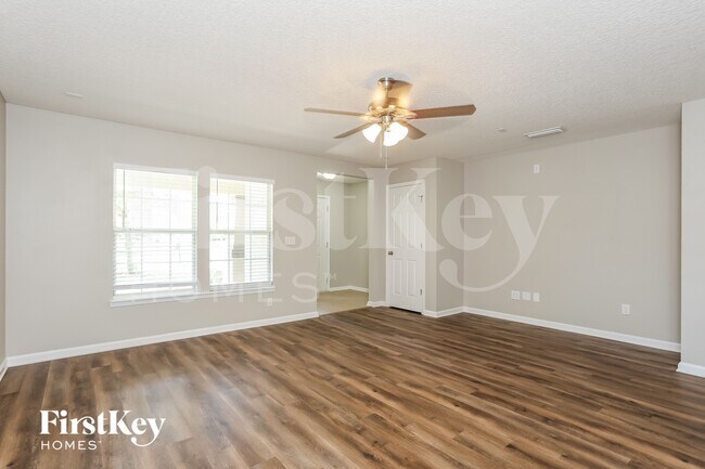 Foto del edificio - 348 Candlebark Dr
