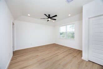 Building Photo - 2035 Longmire Villas Ct