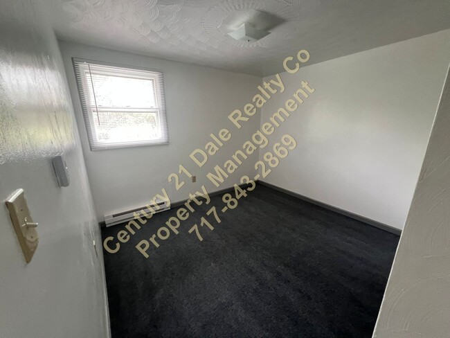Building Photo - 3086 Staunton Ave