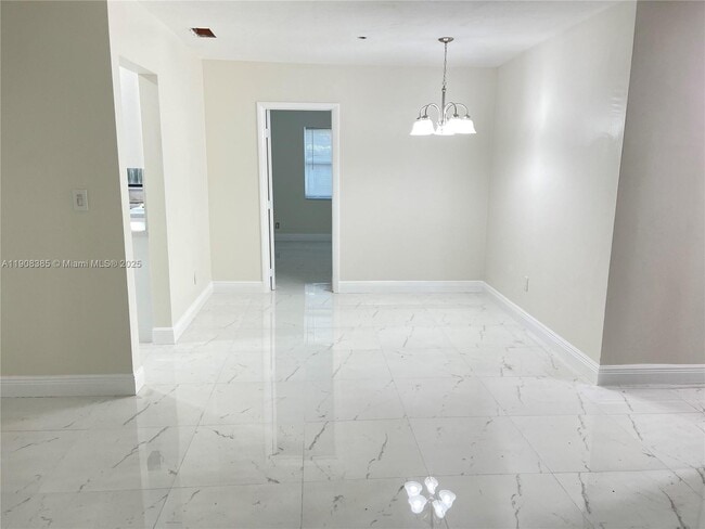 Foto del edificio - 6830 Tyler St