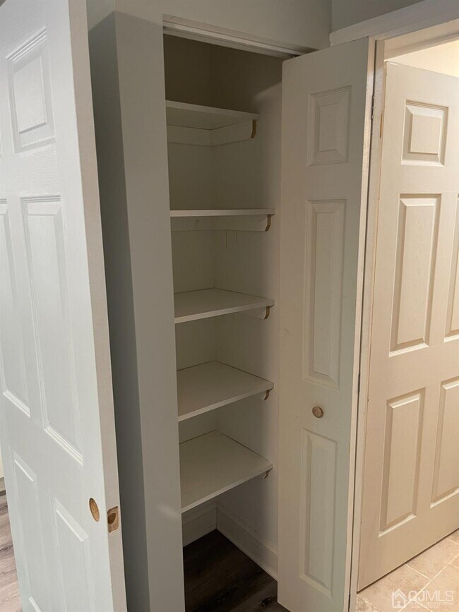 Foto del edificio - 392 Carhart Ct