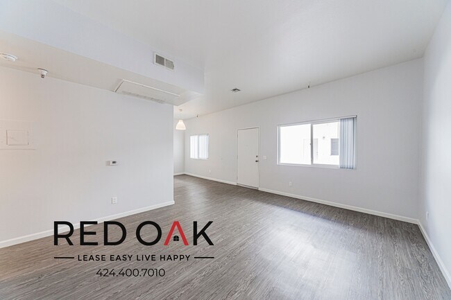 Building Photo - 615 N Juanita Ave