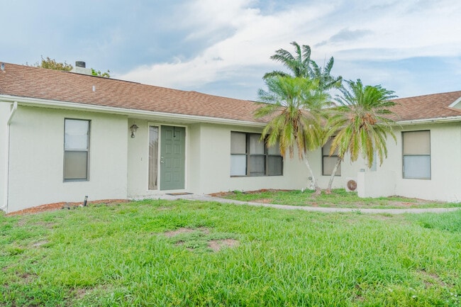 Building Photo - 607 SW Lucero Dr