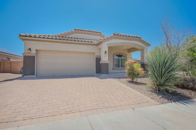 Building Photo - 4 Bedroom 2.5 Bathroom