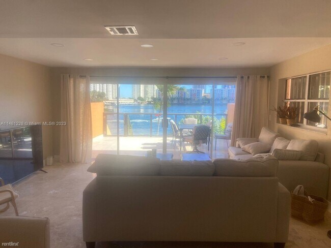 Foto del edificio - 2 br, 2.5 bath House - 4000 NE 168th St Ap...