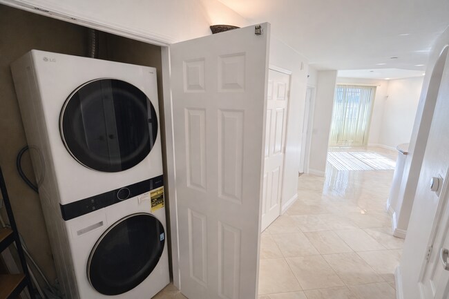 Foto del edificio - Bright Valley Village Condo for Lease with Balcony & Amenities