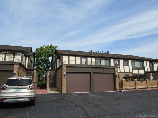 Building Photo - 507 Country Club Dr
