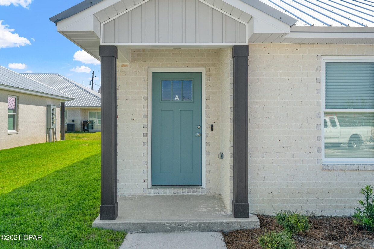 Primary Photo - 3835 Avon Rd