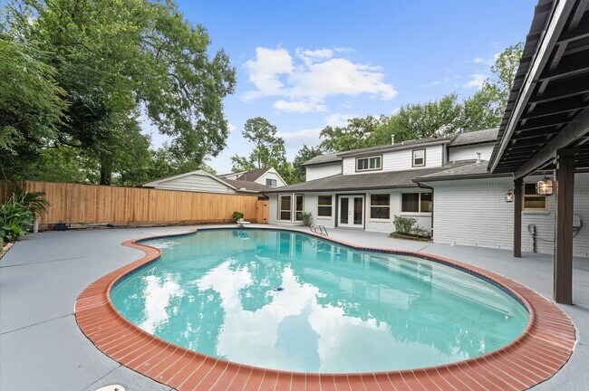 Foto del edificio - 10714 Deerwood Rd