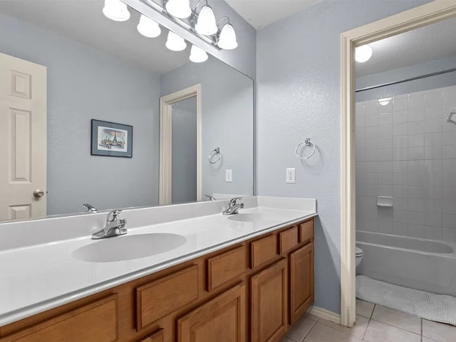 Foto del edificio - 12334 Blue Ridge Dr